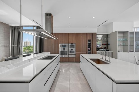 Купить кондоминиум в Санни-Айлс-Бич, Флорида 4 спальни, 302.12м2, № 1925508 - фото 16