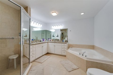 Copropriété à vendre à Aventura, Floride: 2 chambres, 124.77 m2 № 2010481 - photo 9