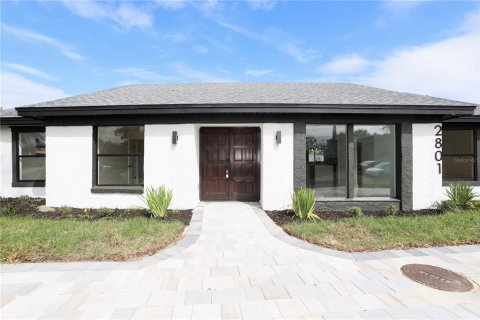 House in Maitland, Florida 5 bedrooms, 263.47 sq.m. № 2114503 - photo 9