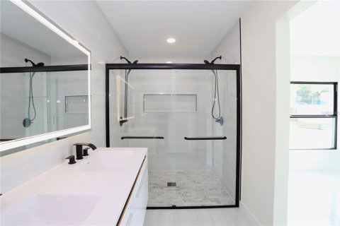 House in Maitland, Florida 5 bedrooms, 263.47 sq.m. № 2114503 - photo 19