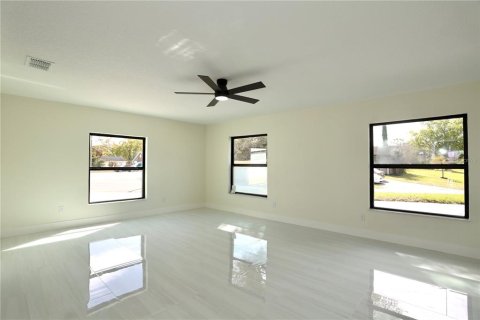 House in Maitland, Florida 5 bedrooms, 263.47 sq.m. № 2114503 - photo 17