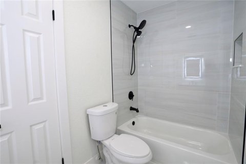 House in Maitland, Florida 5 bedrooms, 263.47 sq.m. № 2114503 - photo 27