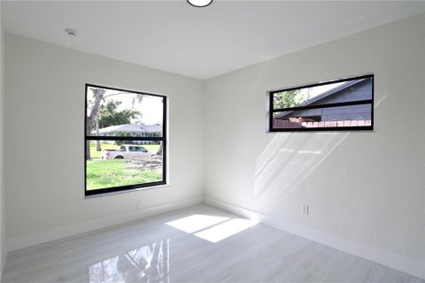 House in Maitland, Florida 5 bedrooms, 263.47 sq.m. № 2114503 - photo 24
