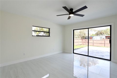 House in Maitland, Florida 5 bedrooms, 263.47 sq.m. № 2114503 - photo 23