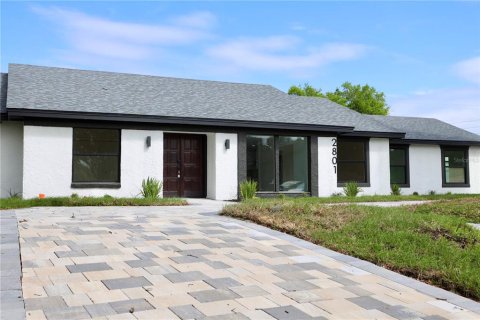 House in Maitland, Florida 5 bedrooms, 263.47 sq.m. № 2114503 - photo 4