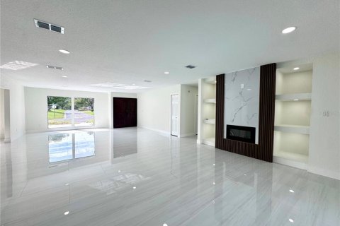 House in Maitland, Florida 5 bedrooms, 263.47 sq.m. № 2114503 - photo 10