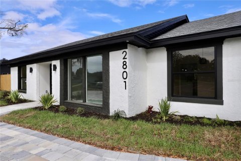 House in Maitland, Florida 5 bedrooms, 263.47 sq.m. № 2114503 - photo 7