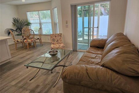 Condo in Venice, Florida, 2 bedrooms  № 1529755 - photo 17