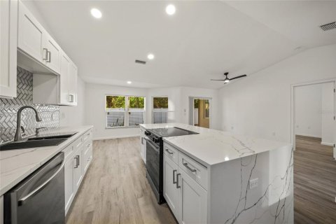 Condo in Venice, Florida, 2 bedrooms  № 1529755 - photo 8