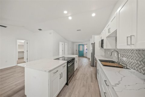 Condo in Venice, Florida, 2 bedrooms  № 1529755 - photo 11