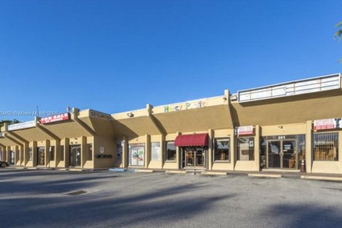 Immobilier commercial à Hialeah, Floride № 2022639
