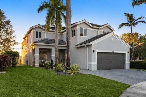 House in Weston, Florida 5 bedrooms, 248.23 sq.m. № 2011389 - photo 2