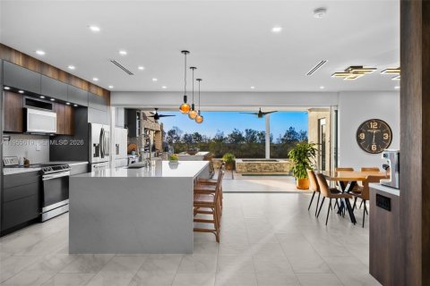 House in Weston, Florida 5 bedrooms, 248.23 sq.m. № 2011389 - photo 16