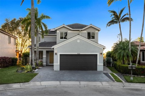 House in Weston, Florida 5 bedrooms, 248.23 sq.m. № 2011389