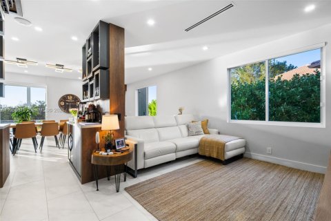 House in Weston, Florida 5 bedrooms, 248.23 sq.m. № 2011389 - photo 21