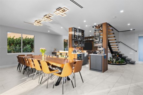 House in Weston, Florida 5 bedrooms, 248.23 sq.m. № 2011389 - photo 7