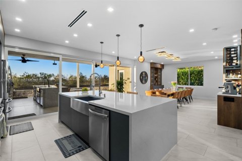 House in Weston, Florida 5 bedrooms, 248.23 sq.m. № 2011389 - photo 18