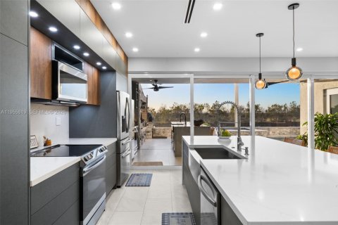 House in Weston, Florida 5 bedrooms, 248.23 sq.m. № 2011389 - photo 14