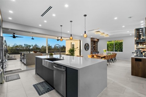 House in Weston, Florida 5 bedrooms, 248.23 sq.m. № 2011389 - photo 17