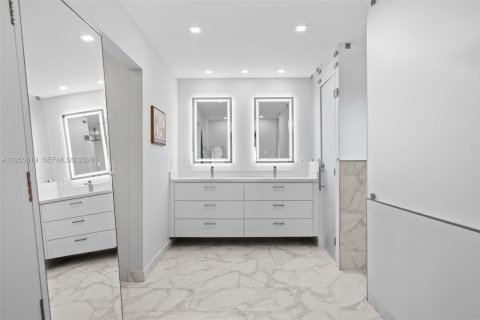 House in Weston, Florida 5 bedrooms, 248.23 sq.m. № 2011389 - photo 28