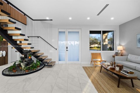 House in Weston, Florida 5 bedrooms, 248.23 sq.m. № 2011389 - photo 3