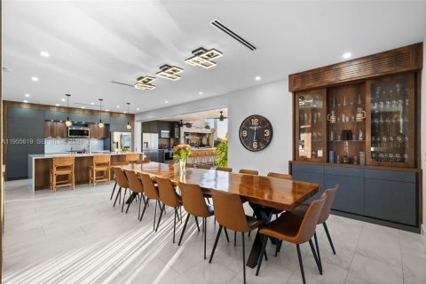 House in Weston, Florida 5 bedrooms, 248.23 sq.m. № 2011389 - photo 10