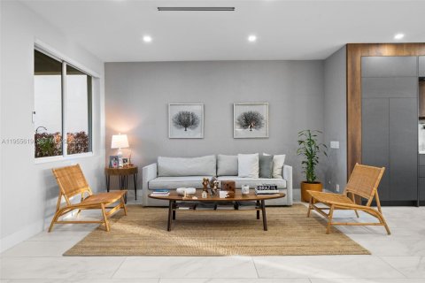 House in Weston, Florida 5 bedrooms, 248.23 sq.m. № 2011389 - photo 5