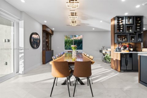 House in Weston, Florida 5 bedrooms, 248.23 sq.m. № 2011389 - photo 8