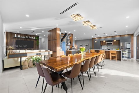 House in Weston, Florida 5 bedrooms, 248.23 sq.m. № 2011389 - photo 11