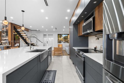 House in Weston, Florida 5 bedrooms, 248.23 sq.m. № 2011389 - photo 15