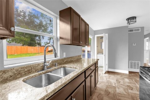 House in Orlando, Florida 3 bedrooms, 84.17 sq.m. № 1802314 - photo 7