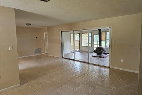 Villa ou maison à louer à Ocala, Floride: 3 chambres, 157.56 m2 № 2354374 - photo 2
