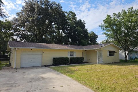 Villa ou maison à Ocala, Floride 3 chambres, 157.56 m2 № 2354374