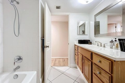 Copropriété à vendre à Largo, Floride: 2 chambres, 135.64 m2 № 1746422 - photo 6