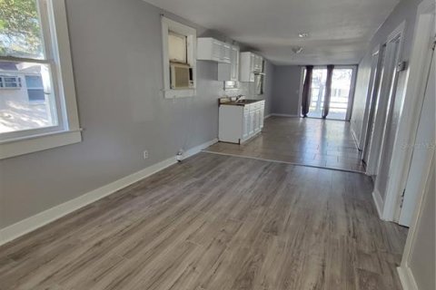 House in Tampa, Florida 2 bedrooms, 75.44 sq.m. № 1803712 - photo 3