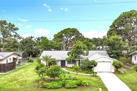 House in Bradenton, Florida 2 bedrooms, 118.73 sq.m. № 1813092 - photo 1