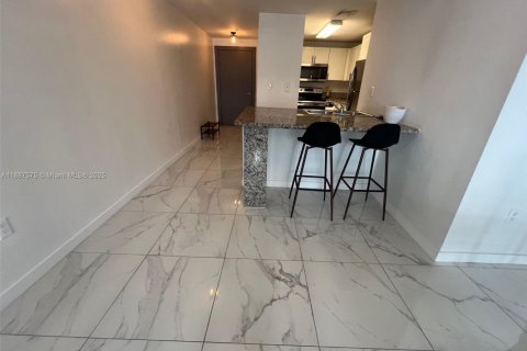 Copropriété à louer à Miami, Floride: 2 chambres, 86.4 m2 № 1981815 - photo 3