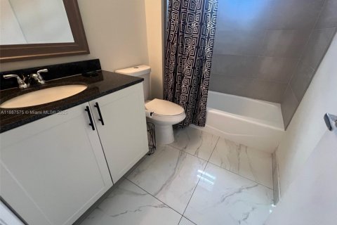 Copropriété à louer à Miami, Floride: 2 chambres, 86.4 m2 № 1981815 - photo 10