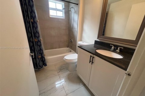 Copropriété à louer à Miami, Floride: 2 chambres, 86.4 m2 № 1981815 - photo 5