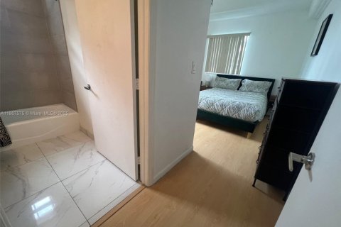 Copropriété à louer à Miami, Floride: 2 chambres, 86.4 m2 № 1981815 - photo 4