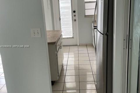 Condo in Miami Beach, Florida, 1 bedroom № 2265912 - photo 3