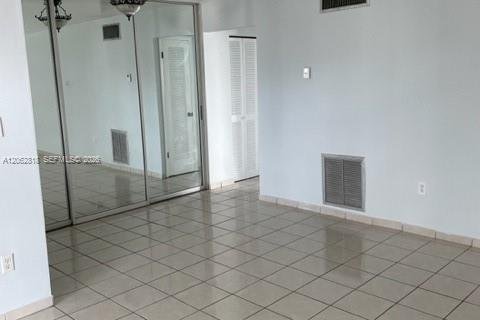 Condo in Miami Beach, Florida, 1 bedroom № 2265912 - photo 7