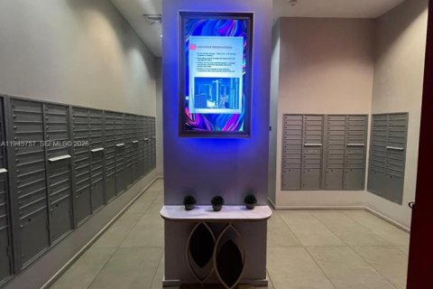 Condo in Miami, Florida, 1 bedroom  № 2002062 - photo 19