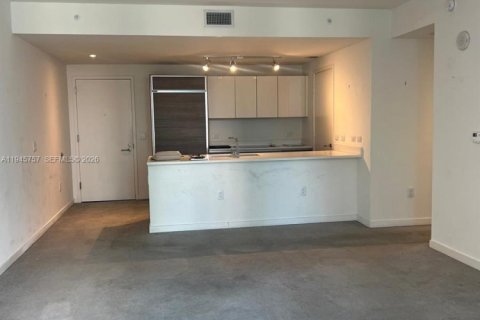 Condo in Miami, Florida, 1 bedroom  № 2002062 - photo 3