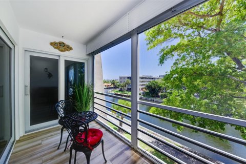 Condo in Boca Raton, Florida, 2 bedrooms № 2081909 - photo 1