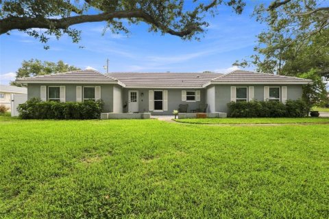House in Clearwater, Florida 3 bedrooms, 169.08 sq.m. № 2353348