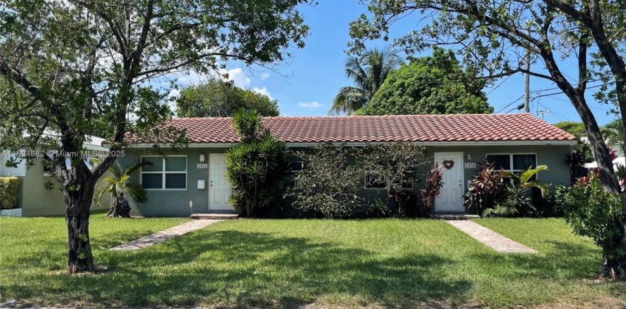 House in Hollywood, Florida 1 bedroom, 186.36 sq.m. № 1953276