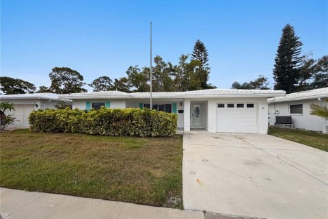Villa ou maison à Pinellas Park, Floride 2 chambres, 146.41 m2 № 2107313