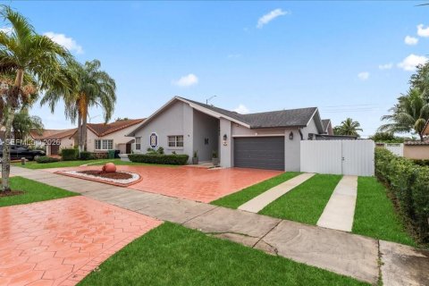 House in Miami, Florida 4 bedrooms, 186.27 sq.m. № 2003310 - photo 6