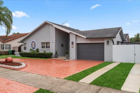 House in Miami, Florida 4 bedrooms, 186.27 sq.m. № 2003310 - photo 7